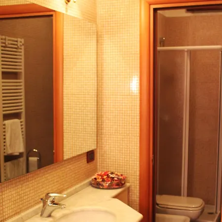 بيت ضيافة A 2 Passi Dal Bellaria سان لاتْسارو دي سافين