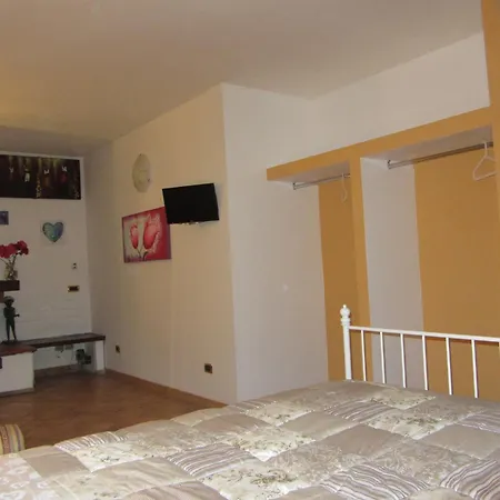 A 2 Passi Dal Bellaria 3* سان لاتْسارو دي سافين